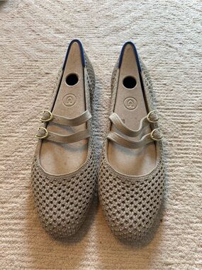 Rothy's THE DOUBLE BUCKLE MARY JANE
Dune Mesh